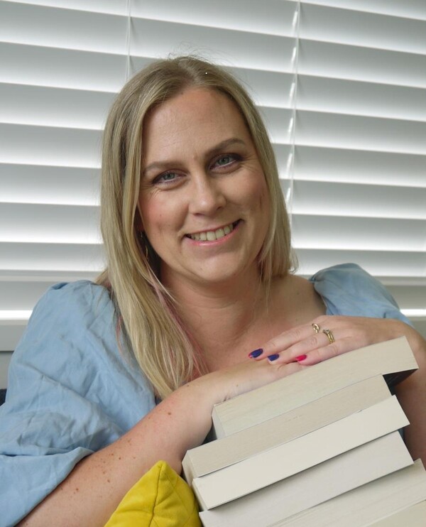 Lynda Tomalin